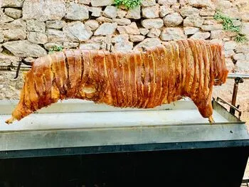 Whole cooked pig – Hogs 4 All
